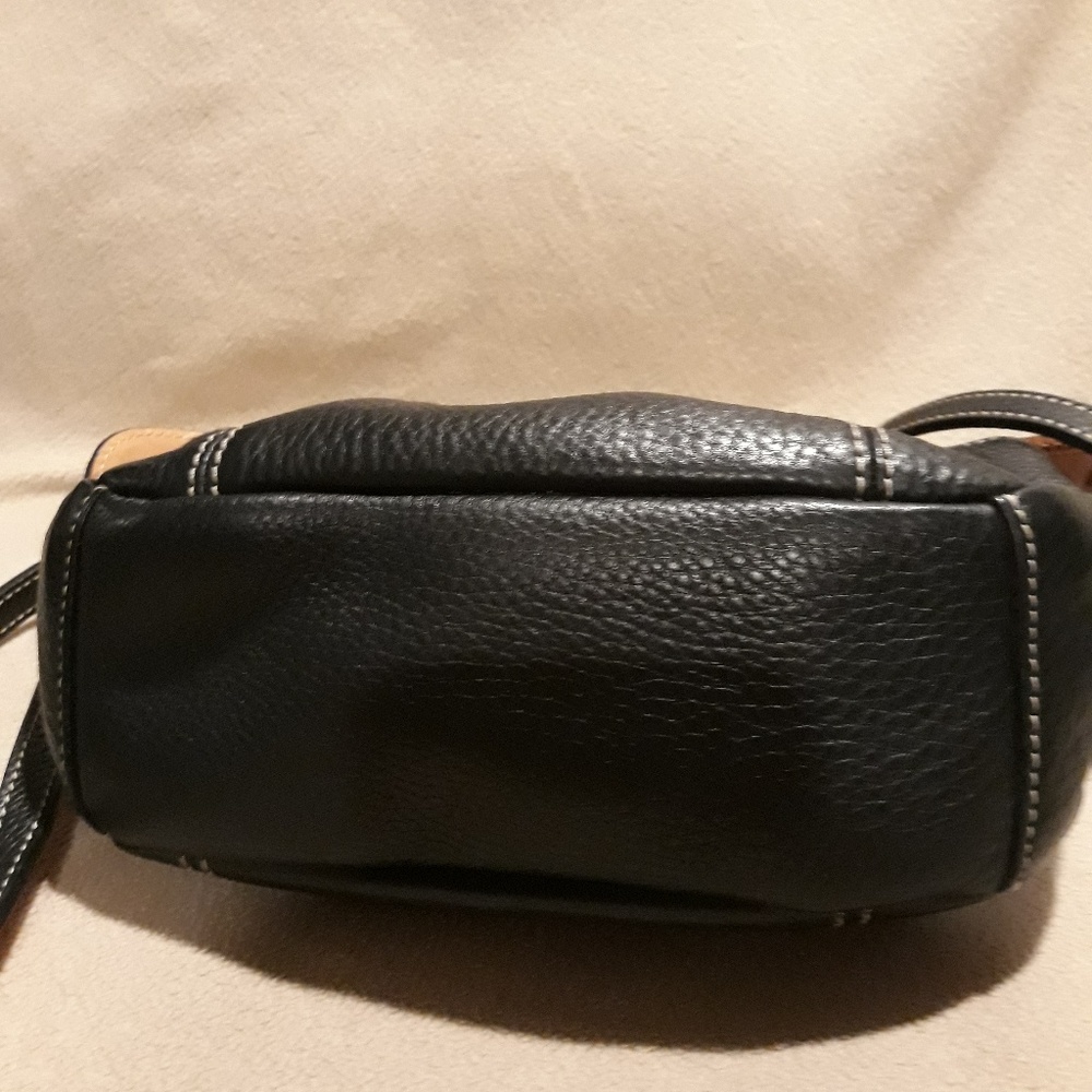 Dooney & Bourke quality bag- Excellent condition! - Picture 2 of 8